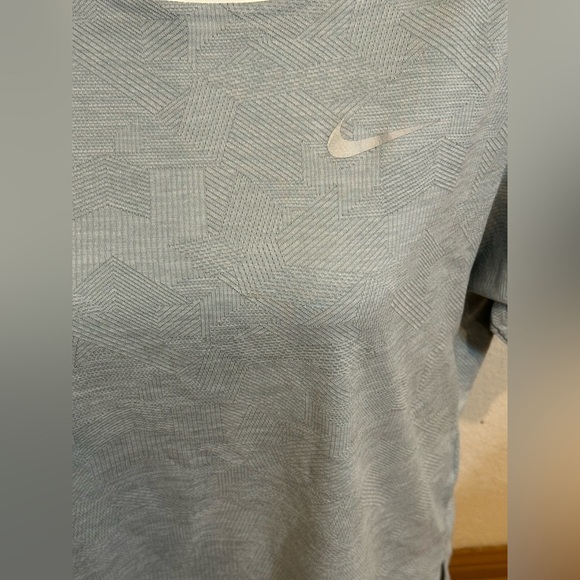 Nike Dri-FIT Medalist Top Shirt - Picture 3 of 14